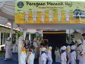 Siswa KB-TK Bosowa Bina Insani Bogor  Laksanakan Peragaan Manasik Haji
