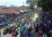 Demo Kenaikan UMK 2024, Ribuan Buruh Blokade Jalan Sukabumi-Cianjur