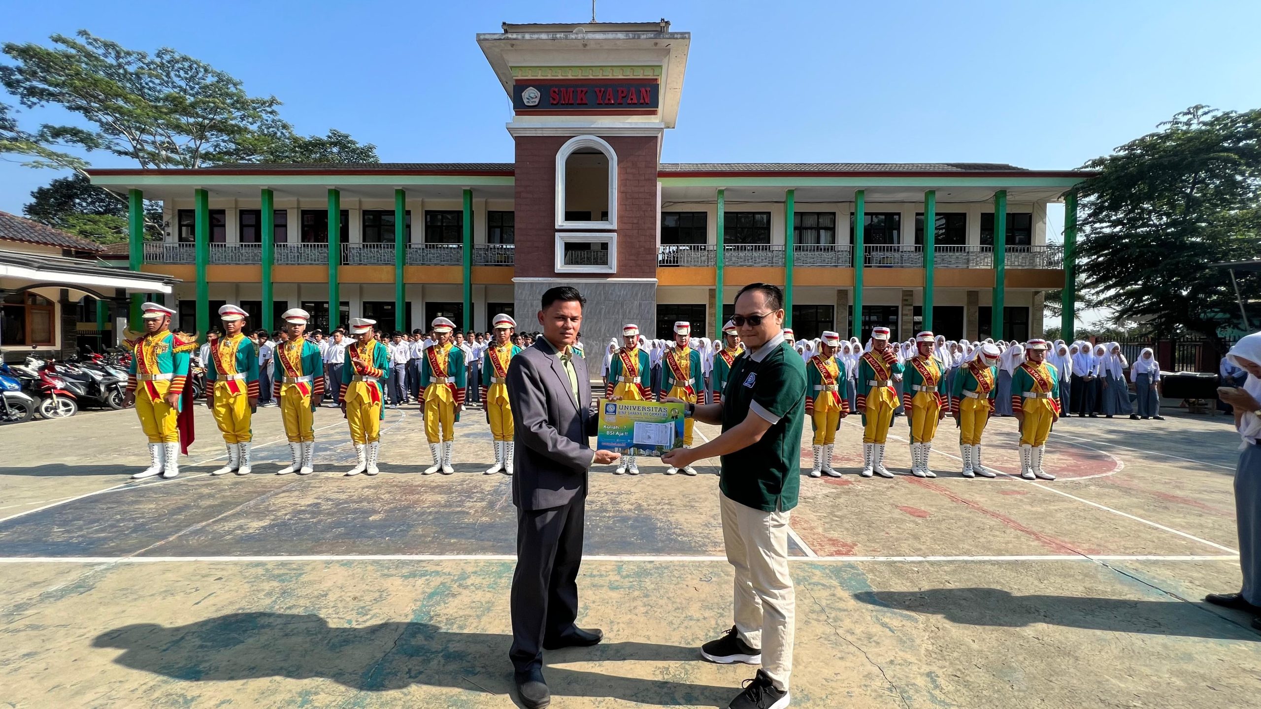 Kepala Sekolah SMK Yapan menerima LoA Beasiswa 