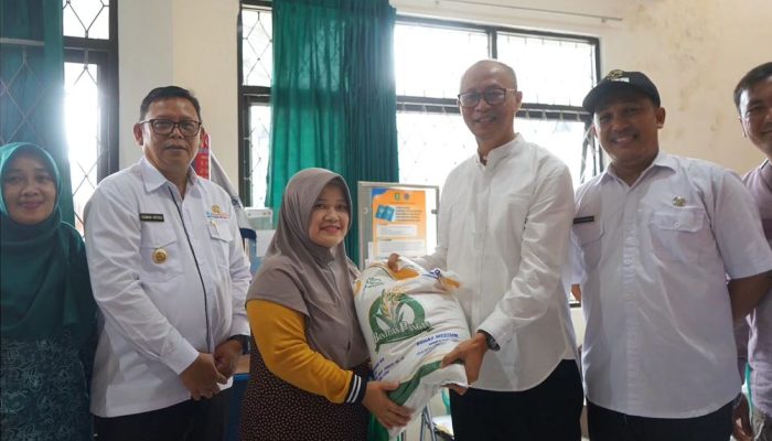 Penjabat Wali Kota Sukabumi Tinjau Langsung Penyaluran Beras Program Cadangan Pangan Pemerintah ke Tiga Kelurahan