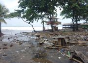 Banjir Rob Mengakibatkan Puluhan Warung di Pesisir Pantai Citepus Mengalami Kerusakan