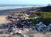 Volume Sampah di Pantai Sukabumi Meningkat Selama Libur Lebaran 2024