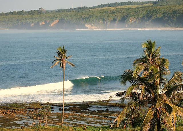 Pantai Selatan Pelabuhan Ratu | sumber: www.empiechubby.com