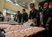 Polisi Bongkar Sindikat Pembuatan Uang Palsu Senilai Rp22 Miliar, Mesin Pencetak Disita di Sukabumi