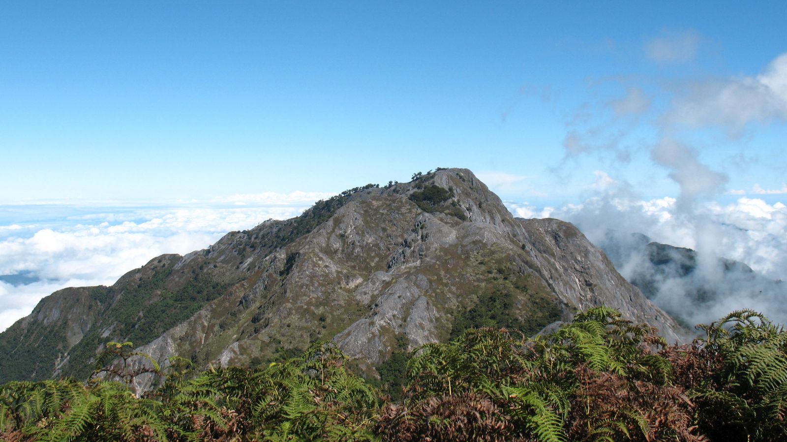 Pemandangan Puncak Binaiya