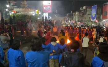 Mahasiswa Sukabumi Tuntut Keadilan, Suara Tuntutan Menggema Hingga Malam