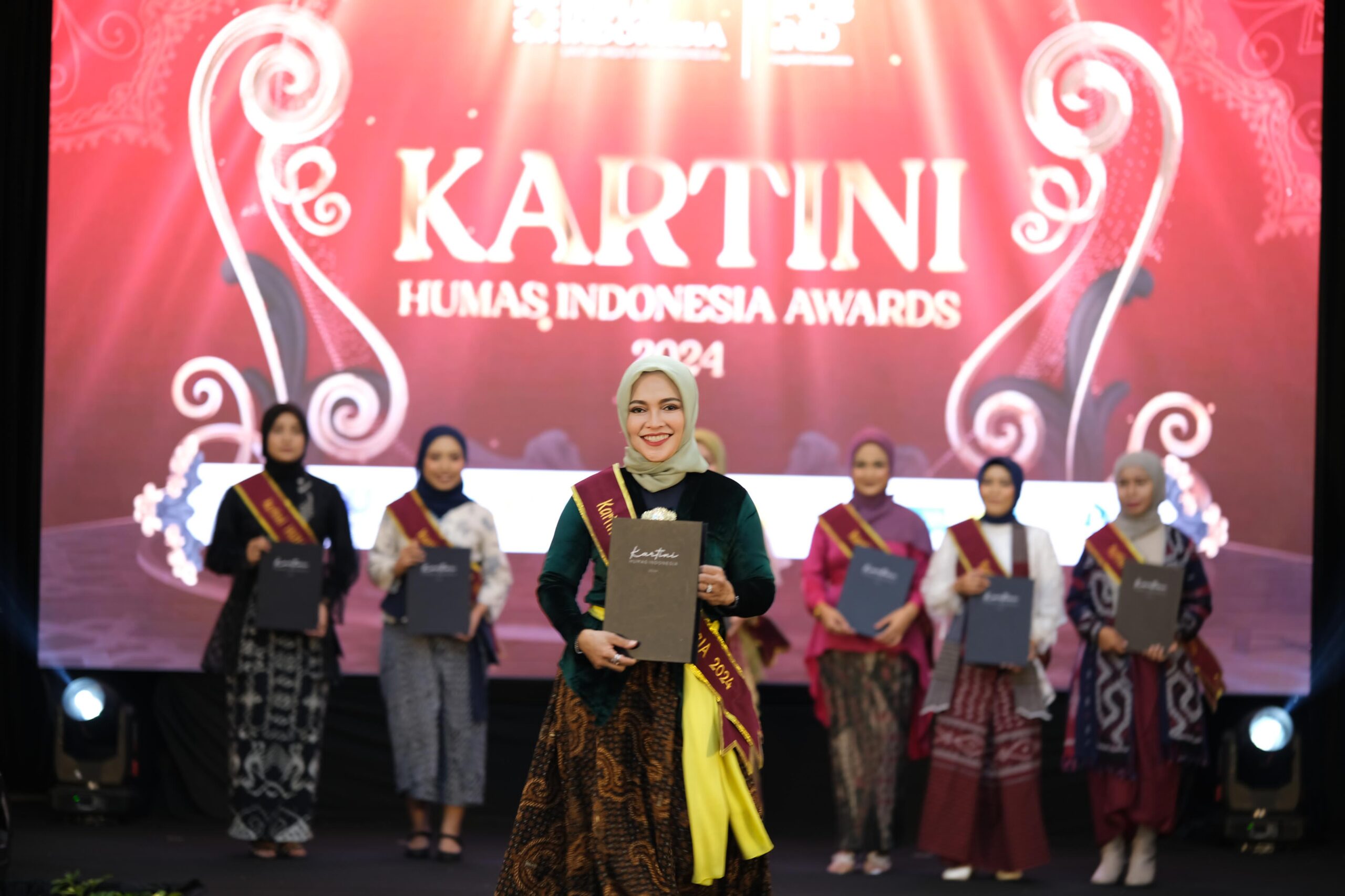 PLN Icon Plus Mendapat Penghargaan Kartini Humas Indonesia