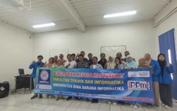 Tingkatkan Promosi Digital, Dosen Prodi Sistem Informasi Akuntansi Universitas BSI Adakan Pelatihan Desain Pamflet untuk Toko Clanis Cake