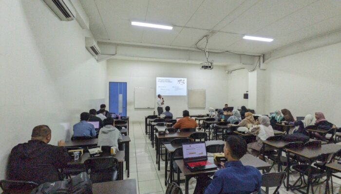 Pemaparan Materi Workshop AI oleh Bapak Denny Pribadi | dok. Istimewa