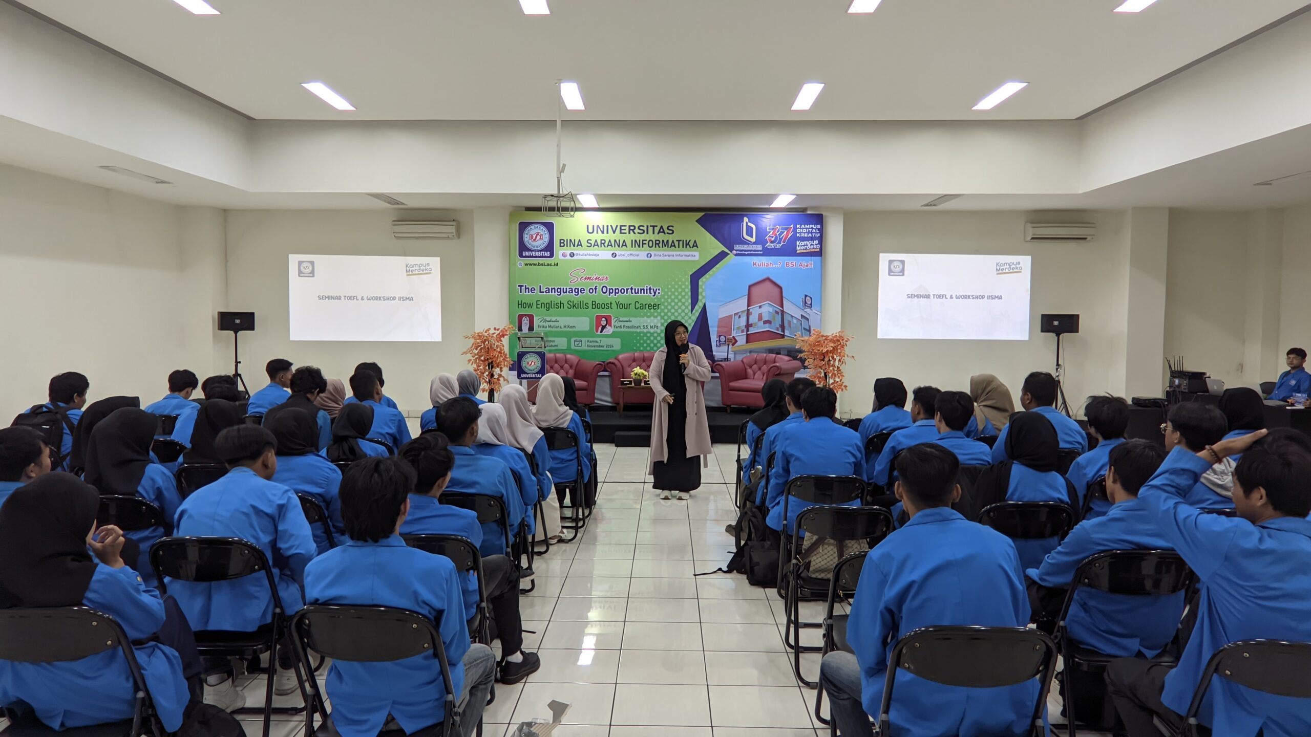 Seminar TOEFL bertajuk "The Language of Opportunity: How English Skills Boost Your Career" sukses terlaksana pada Kamis (7/11) di Universitas BSI Sukabumi | dok: Istimewa