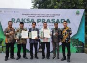 Proses penyerahan penghargaan