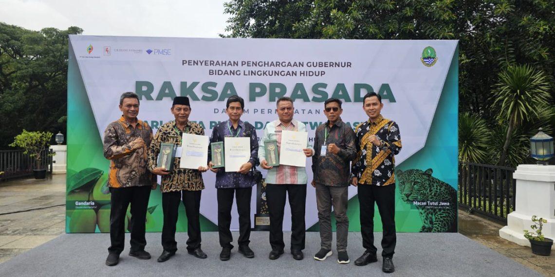 Proses penyerahan penghargaan