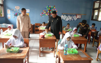 Tingkatkan Gizi Anak, Kota Sukabumi Mulai Salurkan Makanan Bergizi Gratis untuk 1.686 Siswa SD