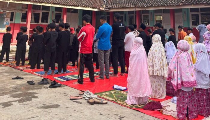 Langkah SDN 3 Selajambe Membangun Generasi Berakhlak Mulia: Shalat Dhuha Bersama