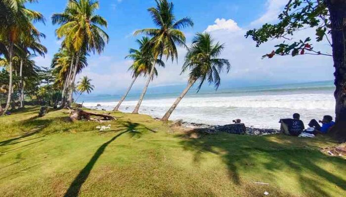 Pantai Kumala Samudra: Destinasi Healing Eksotis dengan Pemandangan Memukau di Pelabuhan Ratu