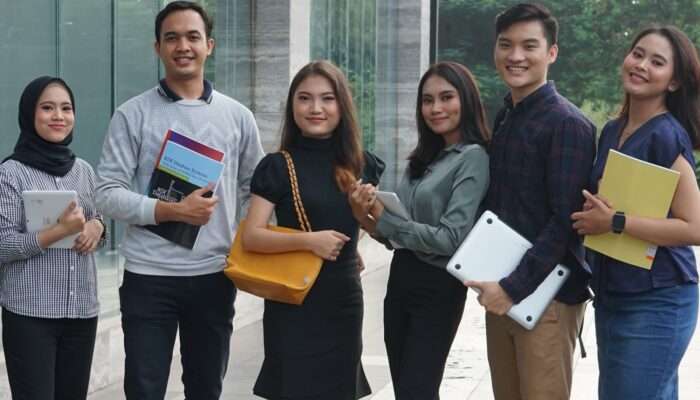 Internship Experience Program UNM: Membekali Mahasiswa dengan Keterampilan Praktis di Dunia Industri