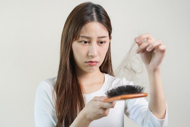 Khawatir dengan Rambut Rontok? Kenali Penyebab