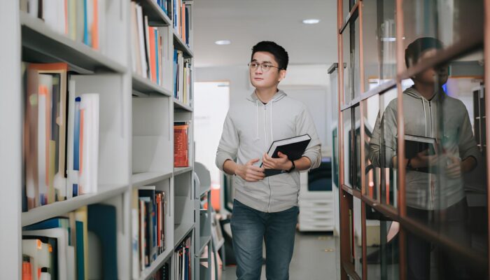 Meningkatkan Minat Mahasiswa ke Perpustakaan Melalui Orientasi