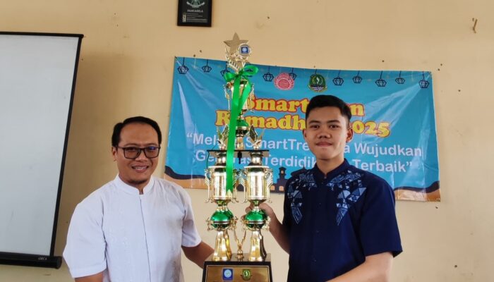 Dua Siswa SMK Taman Siswa Cibadak Raih Beasiswa dan Piala Bergilir Walikota