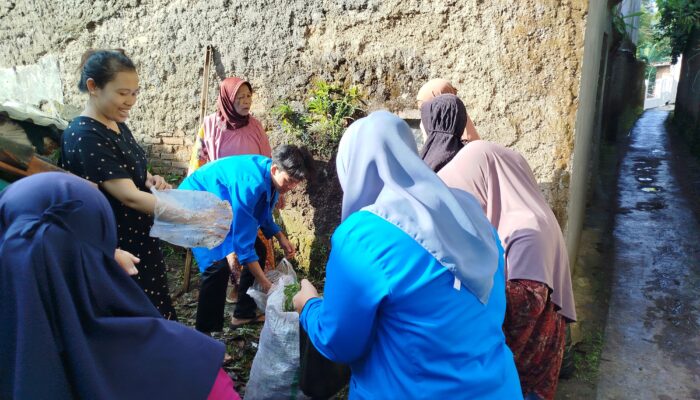 Satu Hari, Seribu Manfaat di Kampung Legok Astana Genteng: Bukti Nyata Kepedulian Sosial