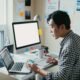 Orang yang sedang mengerjakan bisnisnya | sumber :Jobstreet