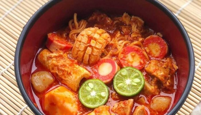 Enak Tapi Berisiko! Ini Bahaya Makan Seblak Terlalu Sering