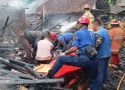 Kebakaran Cimahpar: Warga Selamatkan Lansia