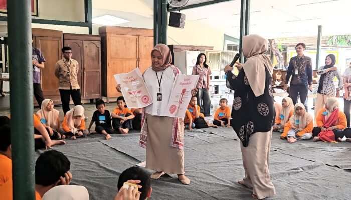 Mahasiswa Universitas BSI Ajak Anak Yatim Belajar Hidup Sehat Lewat Program “Seribu Langkah”