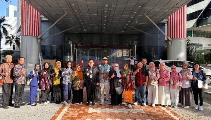 Kuliah Sambil Kerja, Andini Naik Jabatan Lewat Program Kelas Karyawan Cyber University