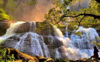 Curug Cikanteh di Geopark Ciletuh, air terjun bertingkat dengan panorama alam yang menyejukkan dan masih asri