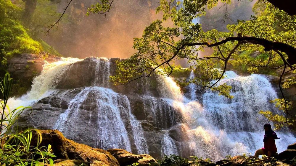 Curug Cikanteh di Geopark Ciletuh, air terjun bertingkat dengan panorama alam yang menyejukkan dan masih asri