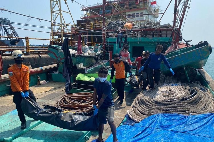 penemuan mayat nelayan dimuara cikaso | sumber : kompas.com