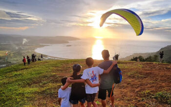Menikmati Panorama Geopark Ciletuh dari Ketinggian Bukit Paralayang| Sumber: Ciletuhhills lodge&cafe