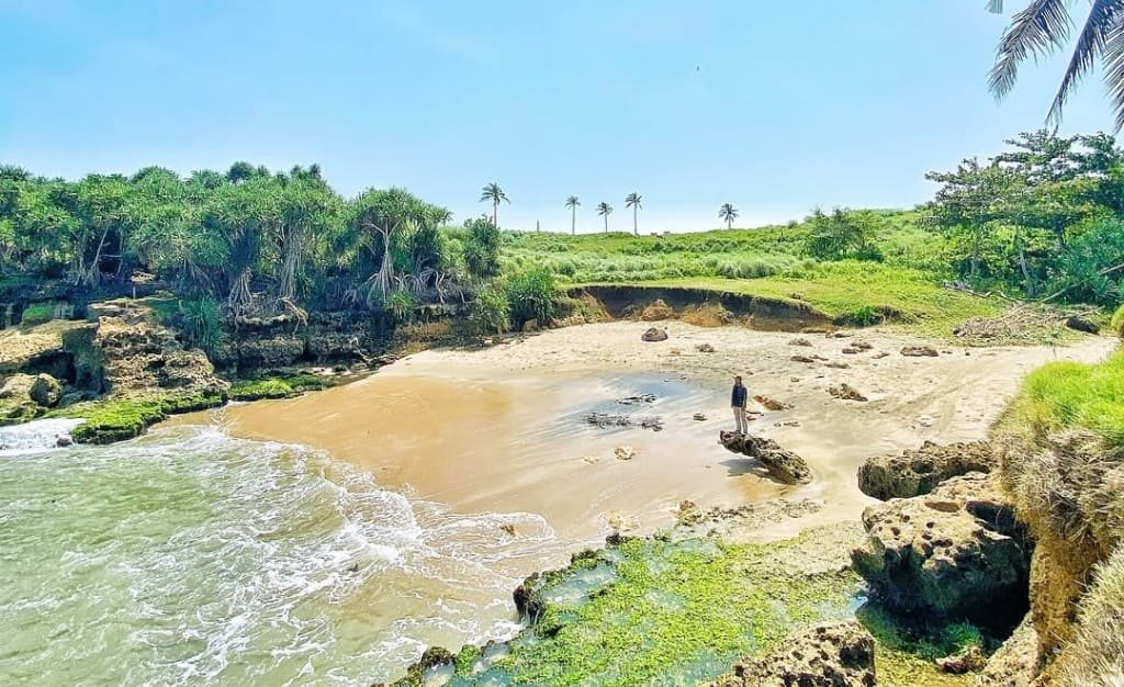 Pantai Solokan Saat