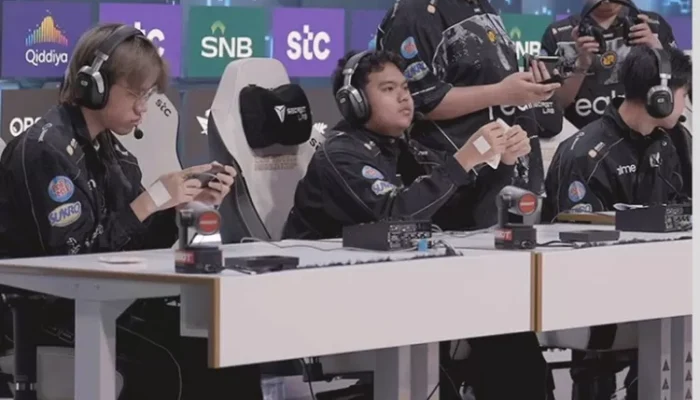 Bangkit dan Menang! RRQ Hoshi Lolos ke Knockout Usai Taklukkan Aurora Turkiye