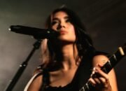 NIKI Sentil Realita Hubungan Lewat “Backburner” Jadi Pilihan Kedua yang Selalu Ada