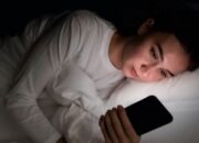 Sebelum Tidur Masih Scrolling ? Hati-hati Kena Anxiety Diam-diam | Sumber : MediaPijar.com