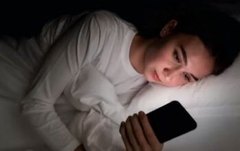 Sebelum Tidur Masih Scrolling ? Hati-hati Kena Anxiety Diam-diam | Sumber : MediaPijar.com