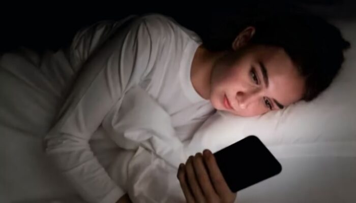 Scrolling Sebelum Tidur? Kebiasaan Gen Z yang Diam-diam Picu Kecemasan
