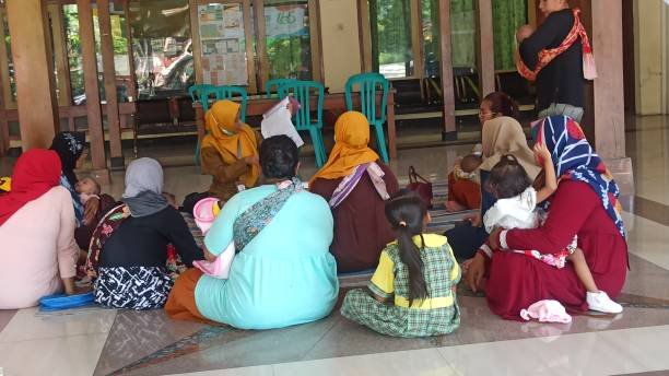 Bersama Lawan Stunting lewat Pengetahuan dan Perhatian Sejak Awal | Sumber: istockphoto