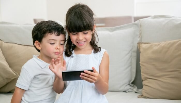 Melek Teknologi! Orang Tua Hadapi Tantangan Generasi Alpha di Era Gadget