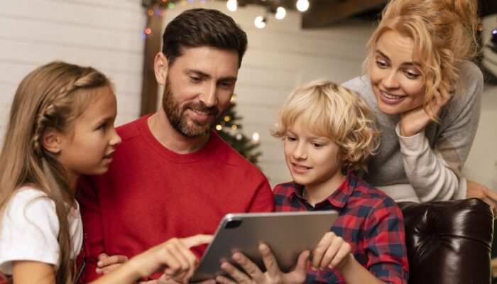 Orang Tua Wajib Tahu! Strategi Efektif Agar Anak Melek Digital
