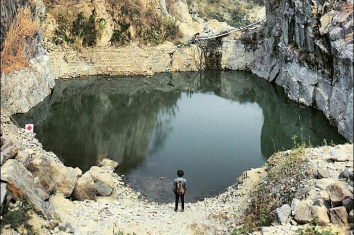 Keindahan Danau Bacan Sukabumi, Eksotisme Alam dengan Air Berwarna Giok | Sumber: Indonesiatren.com