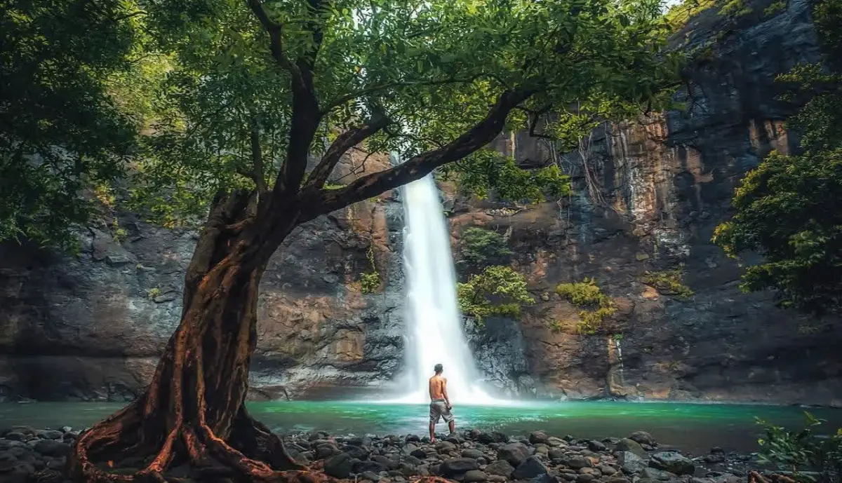 Curug Larangan Sukabumi, Air Terjun Cantik yang Menyimpan Seribu Cerita| Sumber: Sukabumiupdate