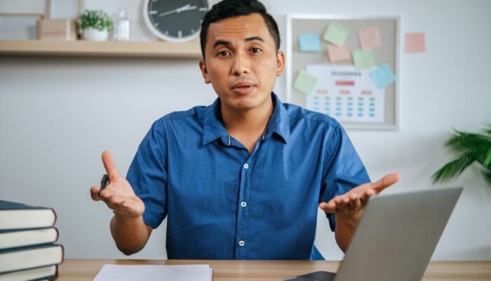 Hemat vs Pelit dalam Bisnis: Mana yang Bikin Usaha Bertahan Lama?