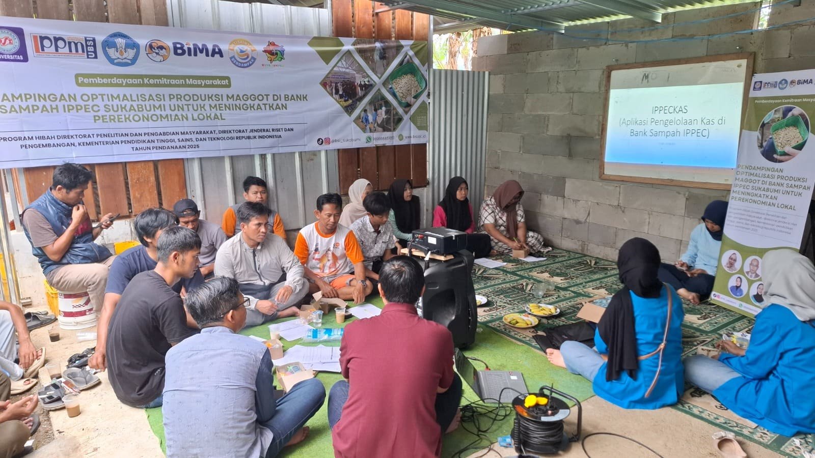Pelatihan bersama Bank Sampah IPPEC Sukabumi, Minggu (10/08) di sekretariat | Doc: Istimewa