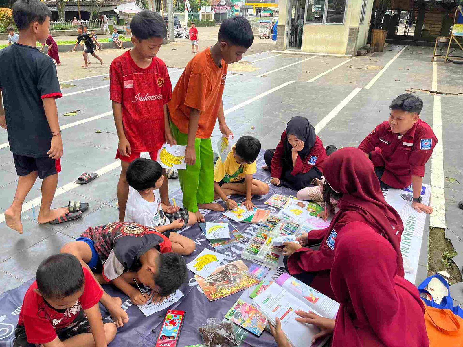 Lapak Literasi HIMASA UBSI Sukabumi: Merawat Semangat Membaca di Alun‑Alun Cisaat | Doc: Istimewa