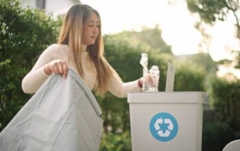 Pentingnya Literasi Sampah Plastik untuk Keluarga Sehat dan Lingkungan Bersih | Sumber: istockphoto.com