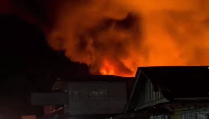 Kebakaran Pasar Surade Sukabumi, Gudang Sembako Mandiri Jaya Hangus Terbakar