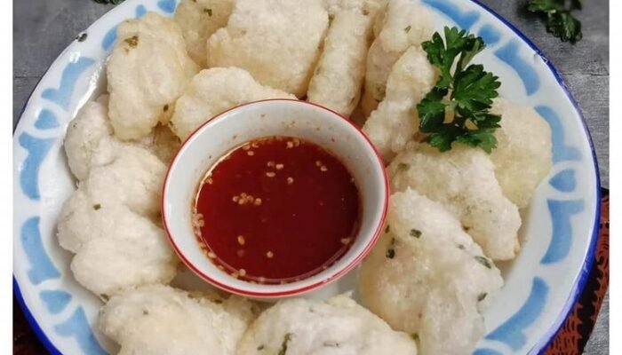 Pedas, Gurih, Kenyal! Sensasi Cireng Bumbu Rujak yang Susah Move On